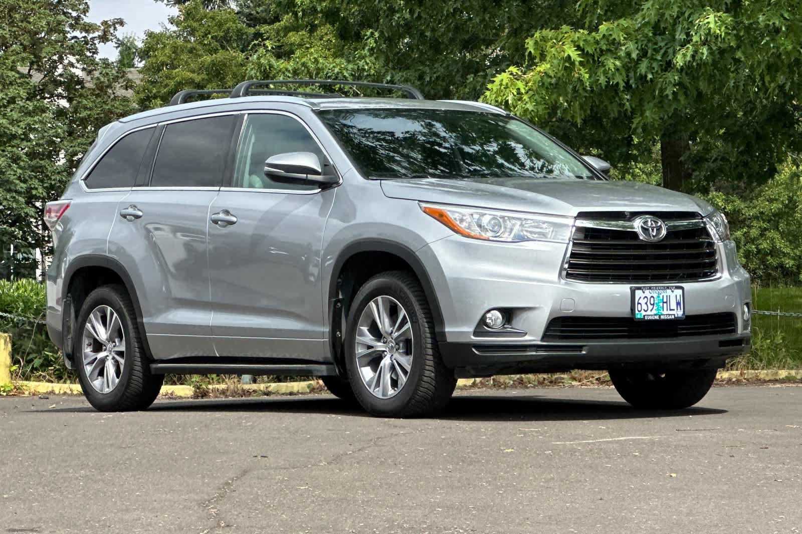 Used 2015 Toyota Highlander XLE AWD/4WD image 9