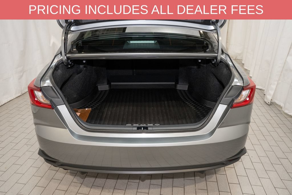 Used 2026 Toyota Camry SE w/ Convenience Package FWD image 5
