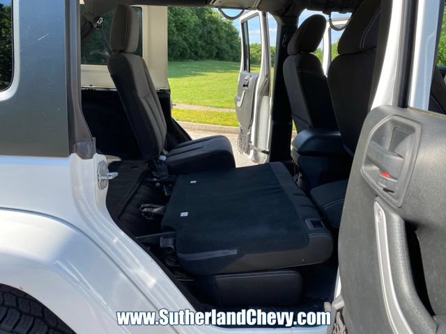 Used 2016 Jeep Wrangler Unlimited Sahara AWD/4WD image 32