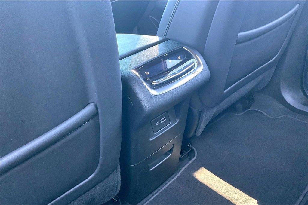 Used 2025 Cadillac XT6 Premium Luxury image 24