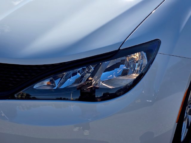 New 2027 Chrysler Pacifica LX FWD image 3
