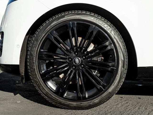 Used 2024 Land Rover Range Rover SE image 11
