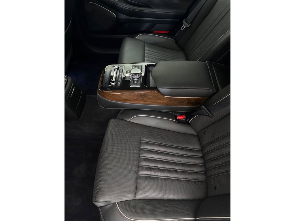 Used 2017 Genesis G90 3.3T Premium image 31