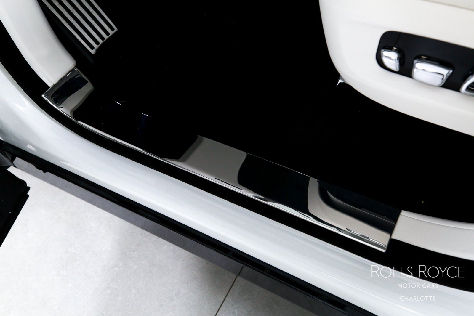 Used 2026 Rolls-Royce Cullinan AWD/4WD image 17