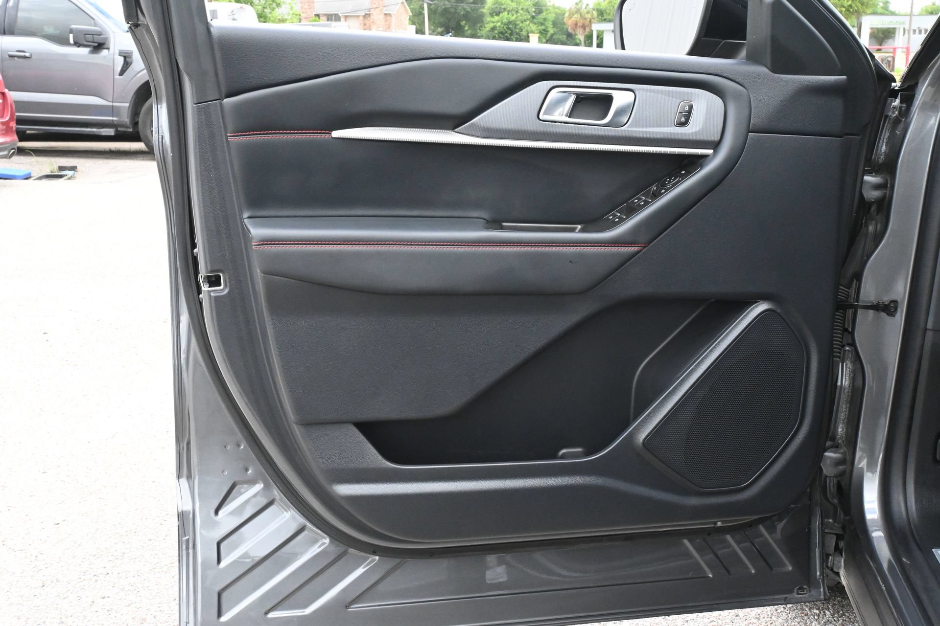 Certified 2025 Ford Explorer ST-Line RWD image 17