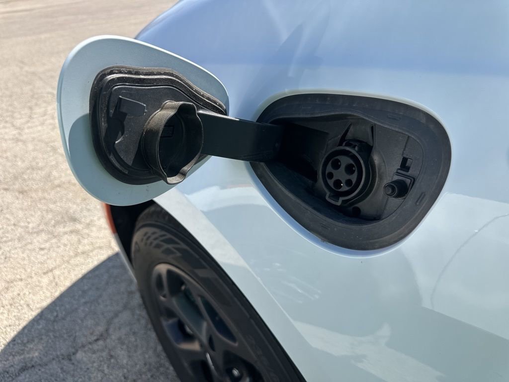 Used 2024 Chrysler Pacifica Select image 18