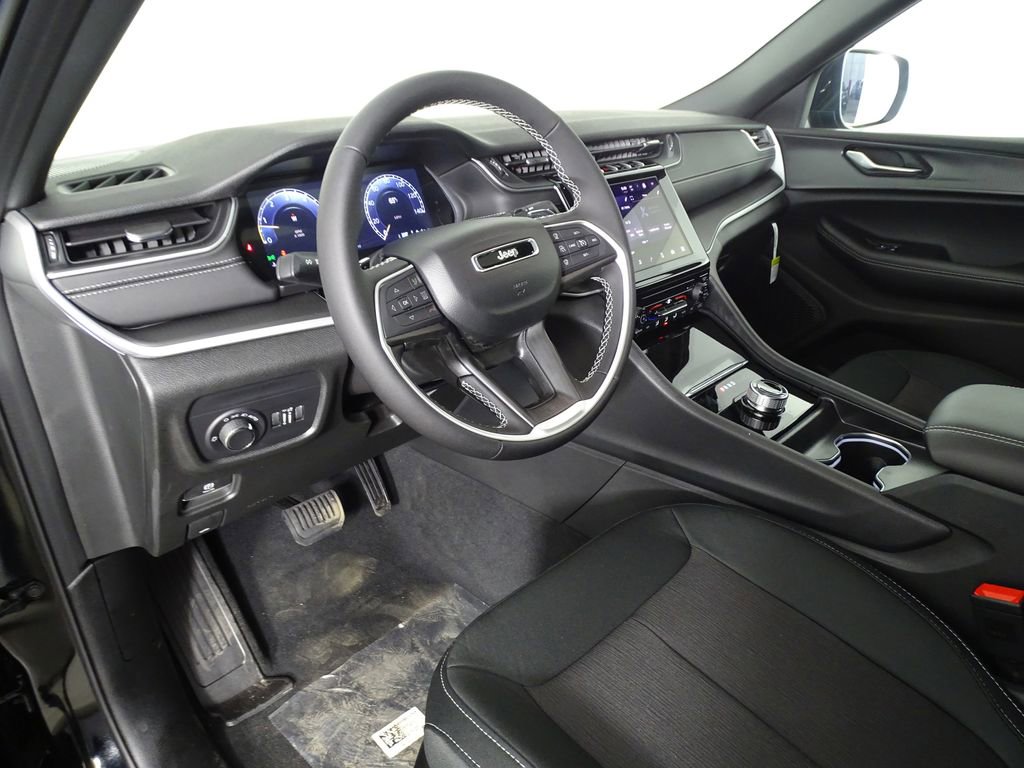 New 2025 Jeep Grand Cherokee L Laredo image 24