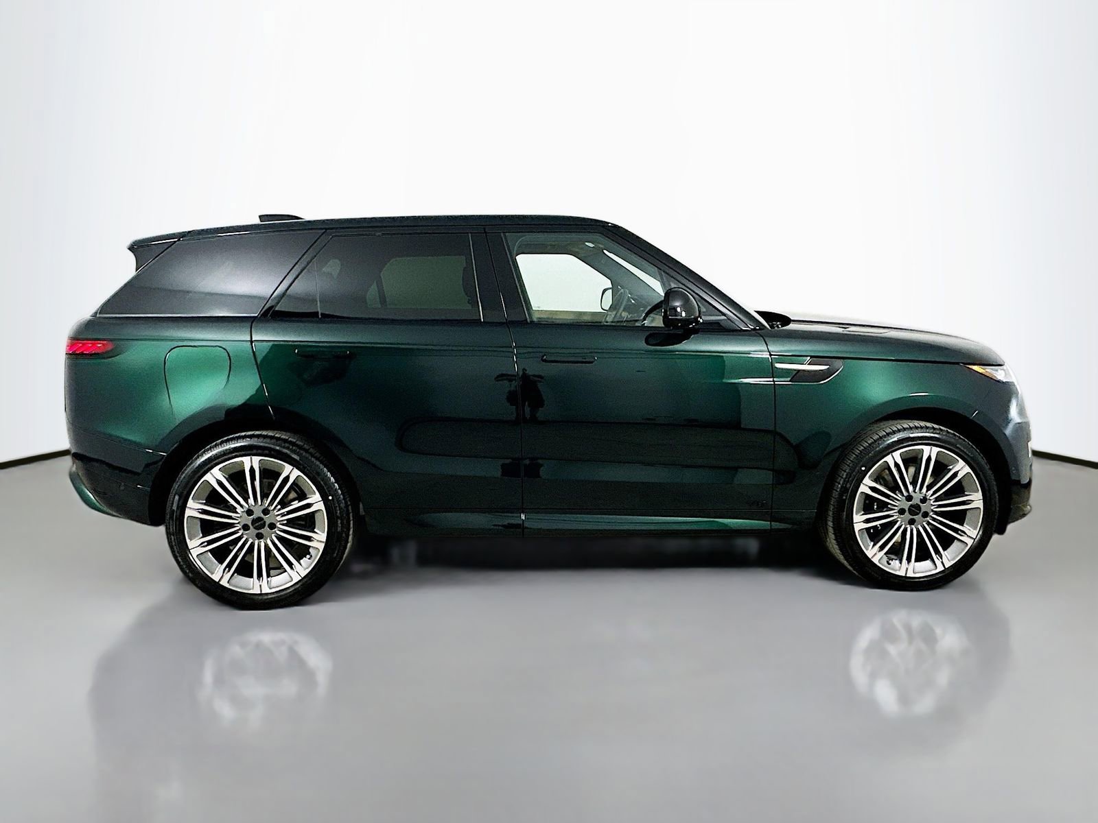 New 2026 Land Rover Range Rover Sport Dynamic SE AWD/4WD image 4