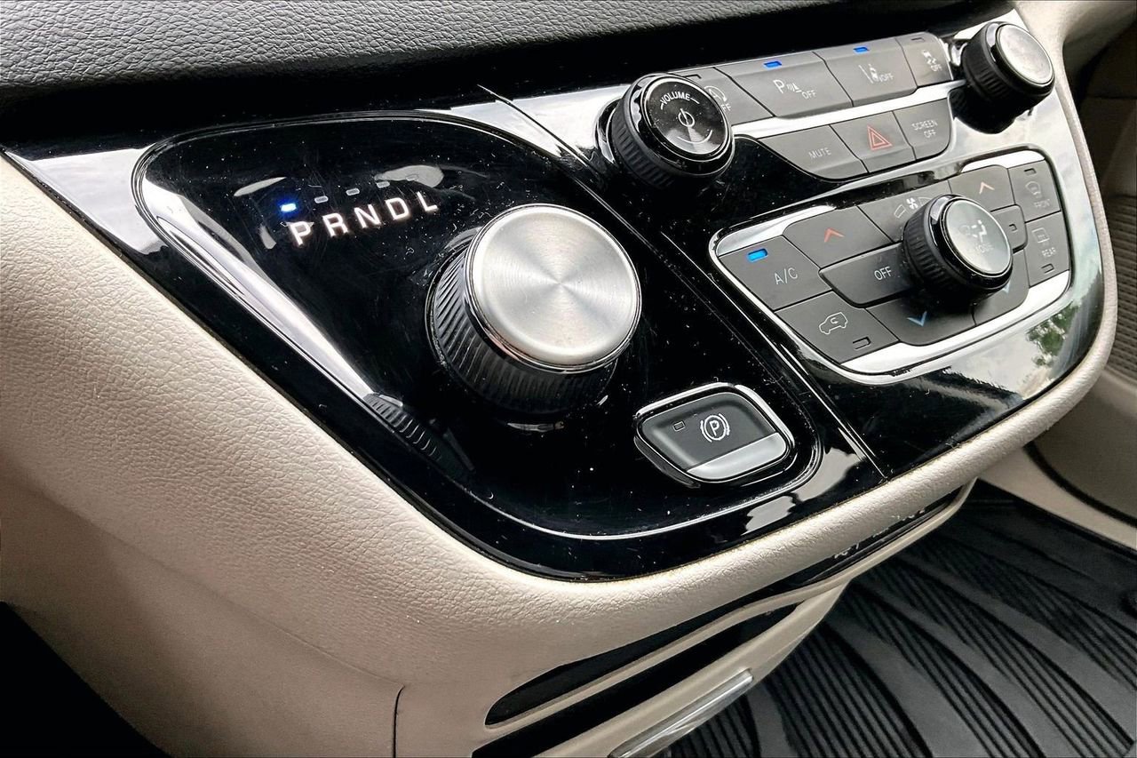 Used 2022 Chrysler Pacifica Touring-L FWD image 30