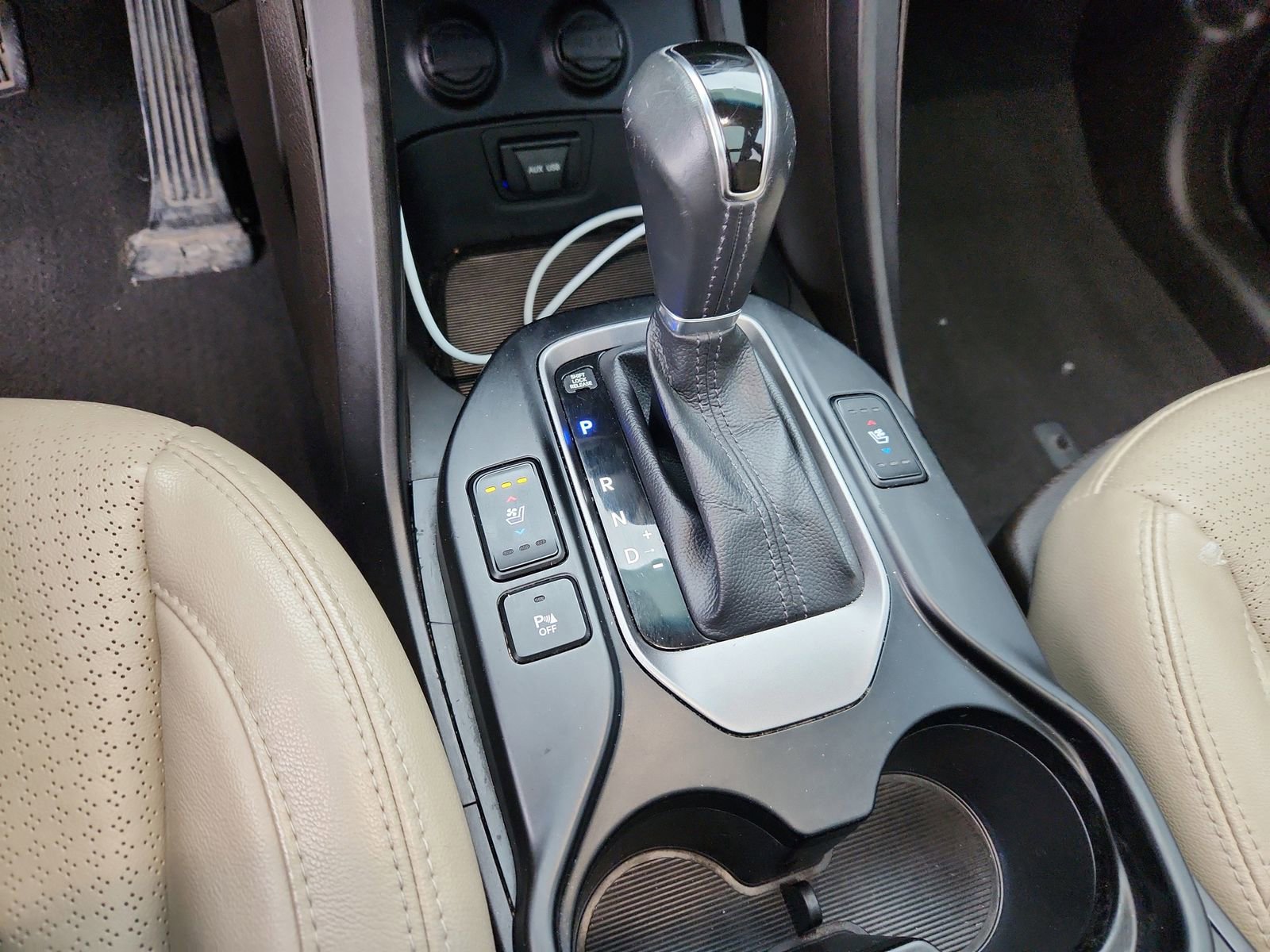 Used 2014 Hyundai Santa Fe Sport w/ Technology Package 04 image 21