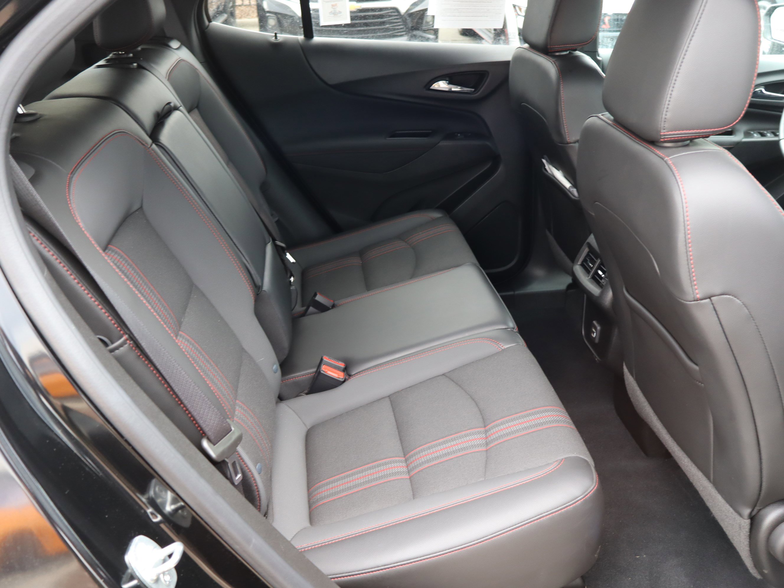 Used 2022 Chevrolet Equinox RS w/ LPO, Floor Liner Package image 35