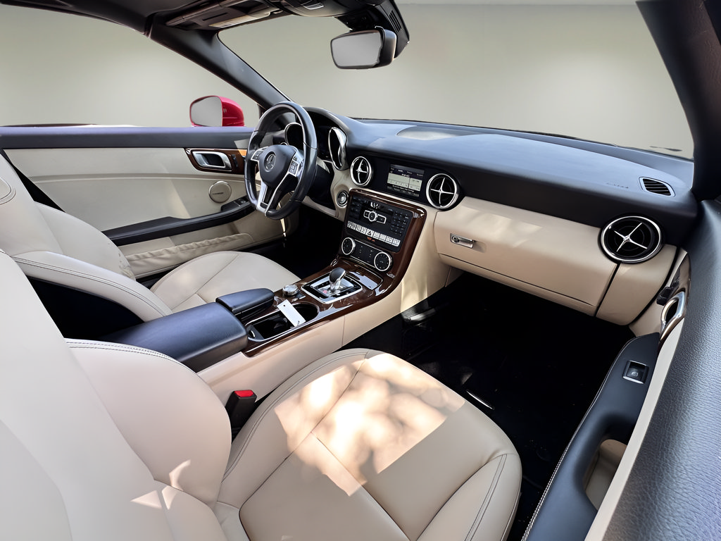 Used 2016 Mercedes-Benz SLK 300 image 24