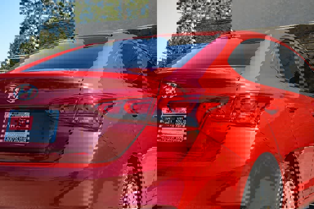 Used 2022 Hyundai Accent SE w/ Cargo Package image 6