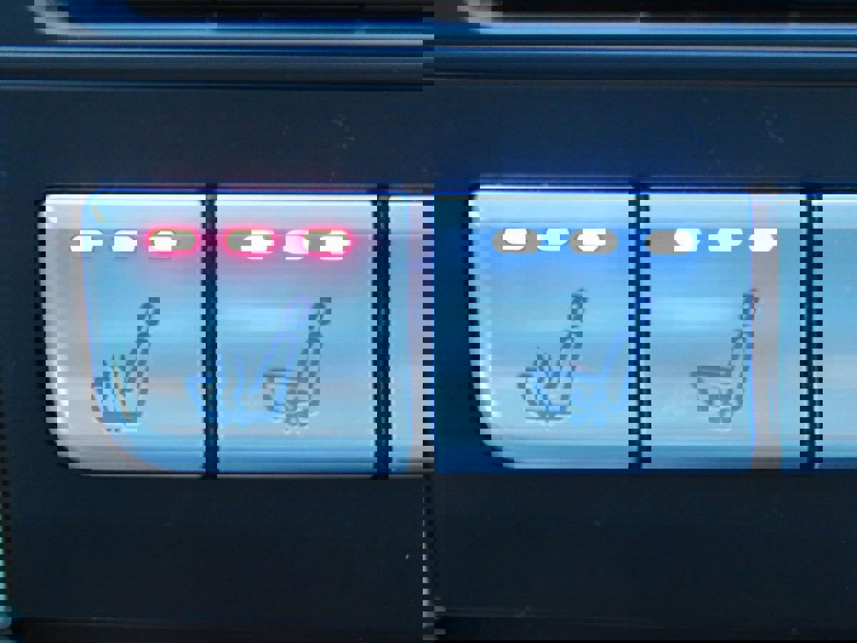 Used 2016 Mercedes-Benz E 400 Sedan image 24