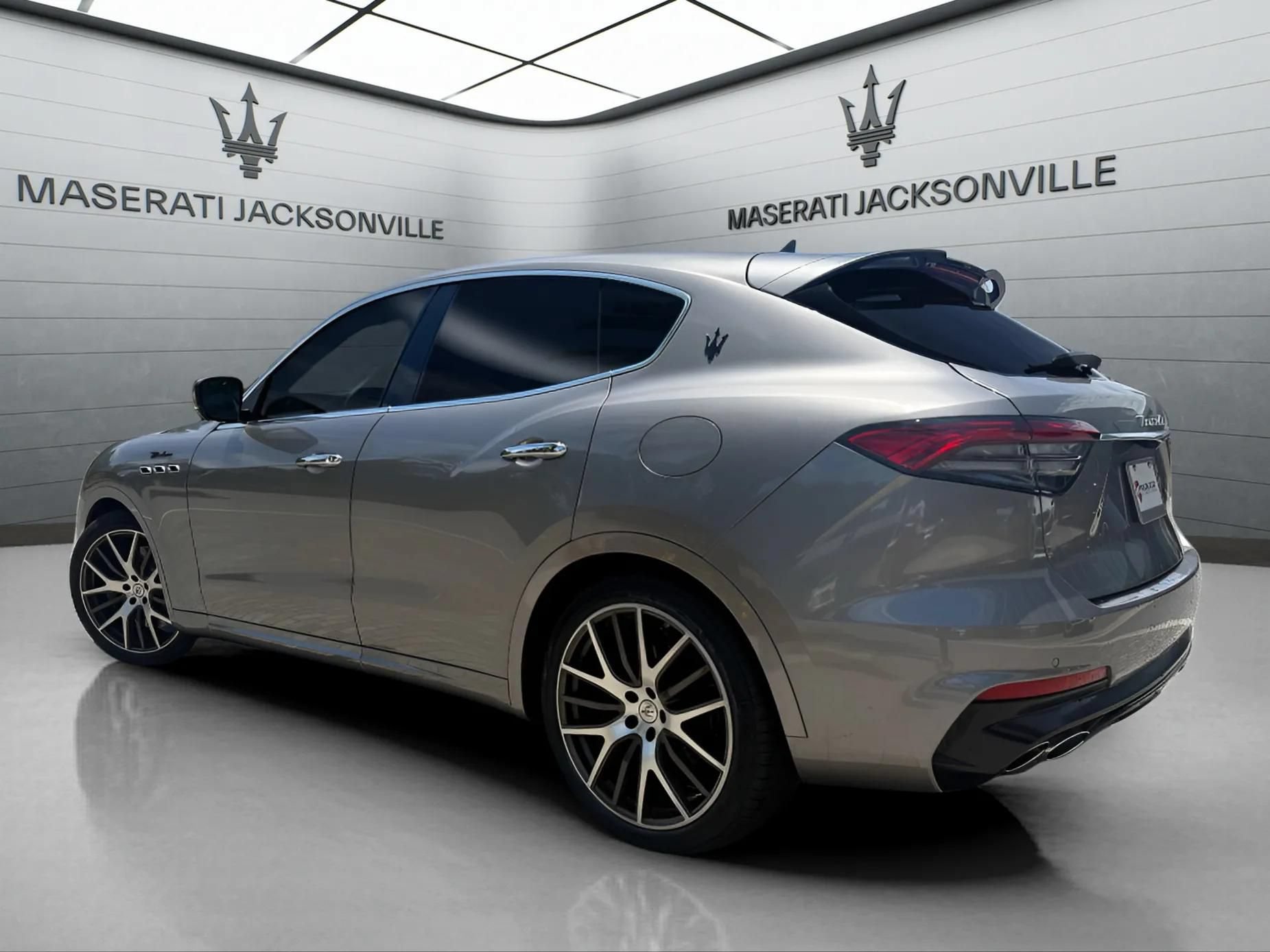 Used 2022 Maserati Levante Modena AWD/4WD image 3