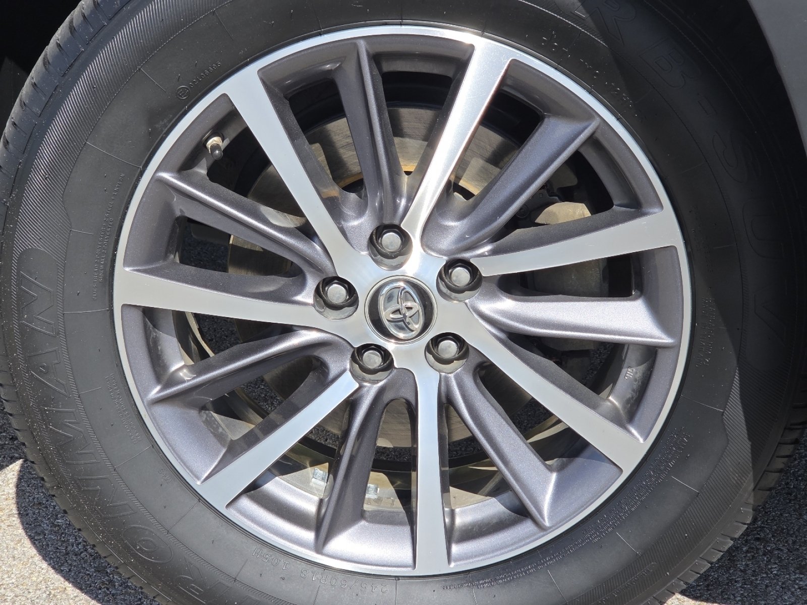 Used 2019 Toyota Highlander XLE AWD/4WD image 12
