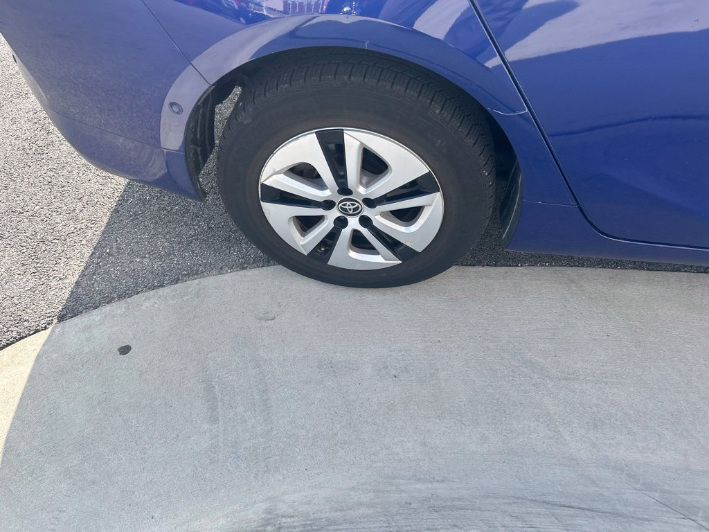 Used 2018 Toyota Prius Four FWD image 5