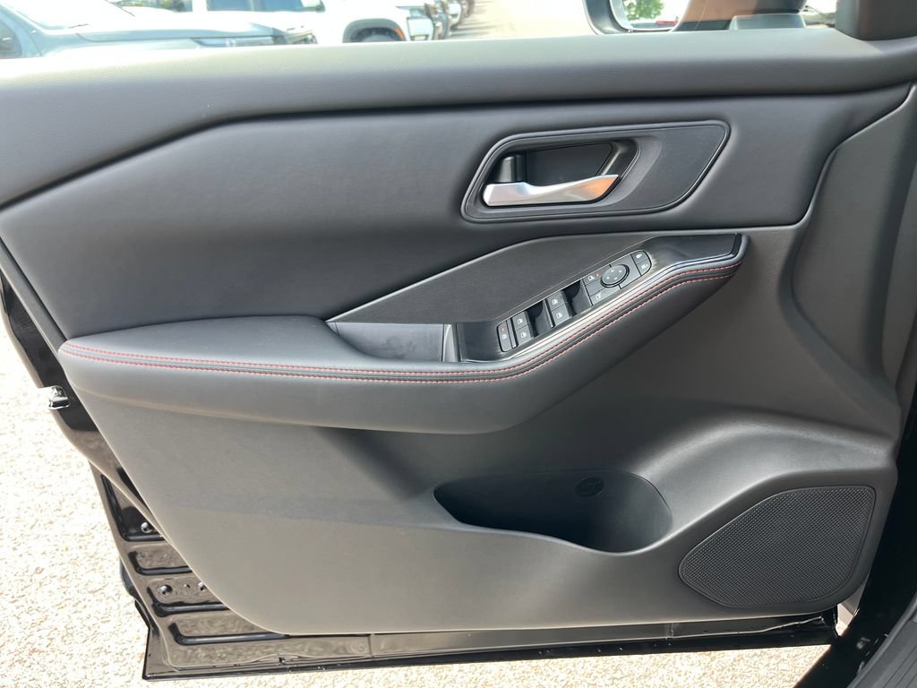 New 2026 Nissan Rogue SV AWD/4WD image 11