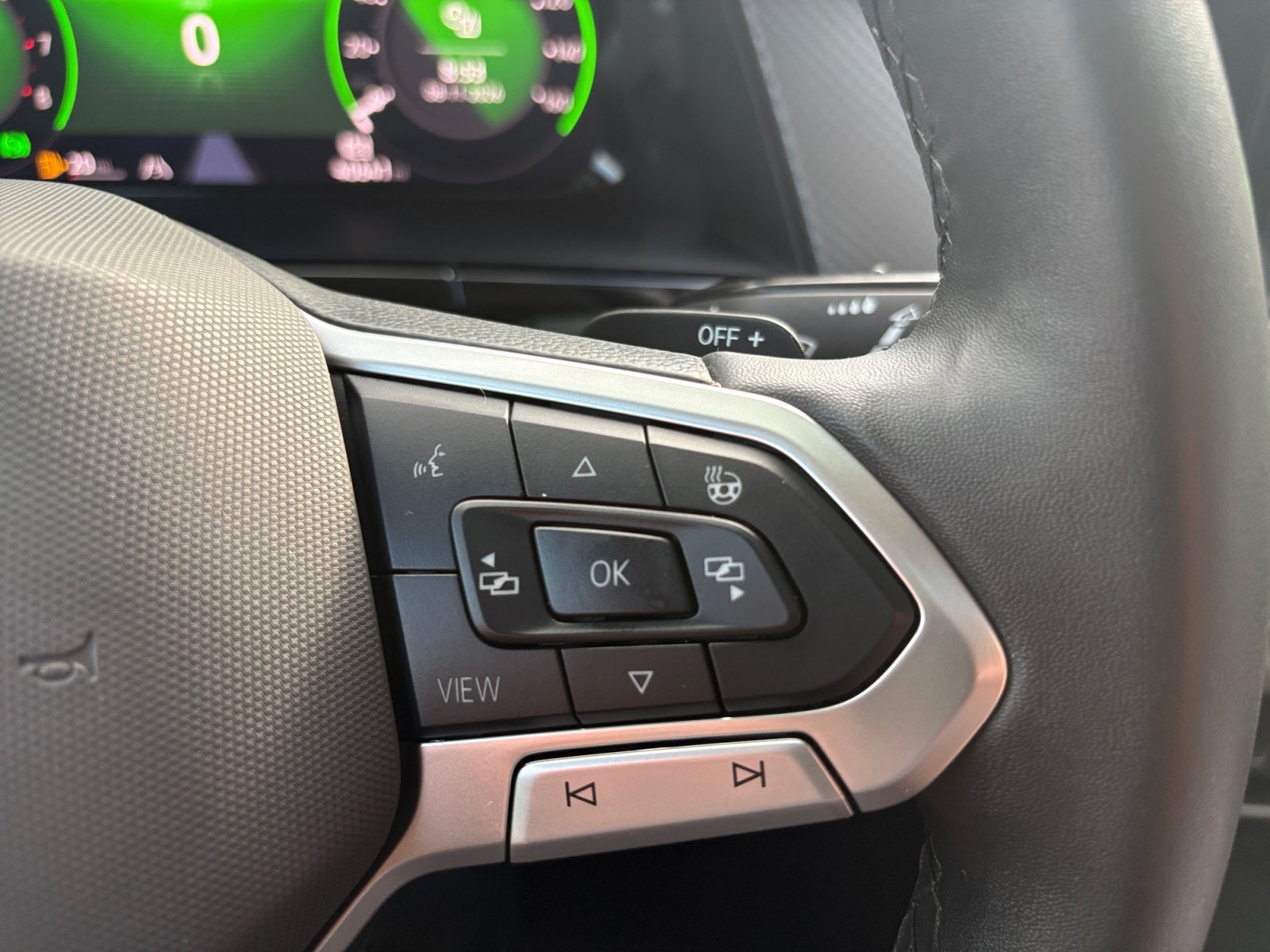 Certified 2024 Volkswagen Atlas Peak Edition SE AWD/4WD image 23