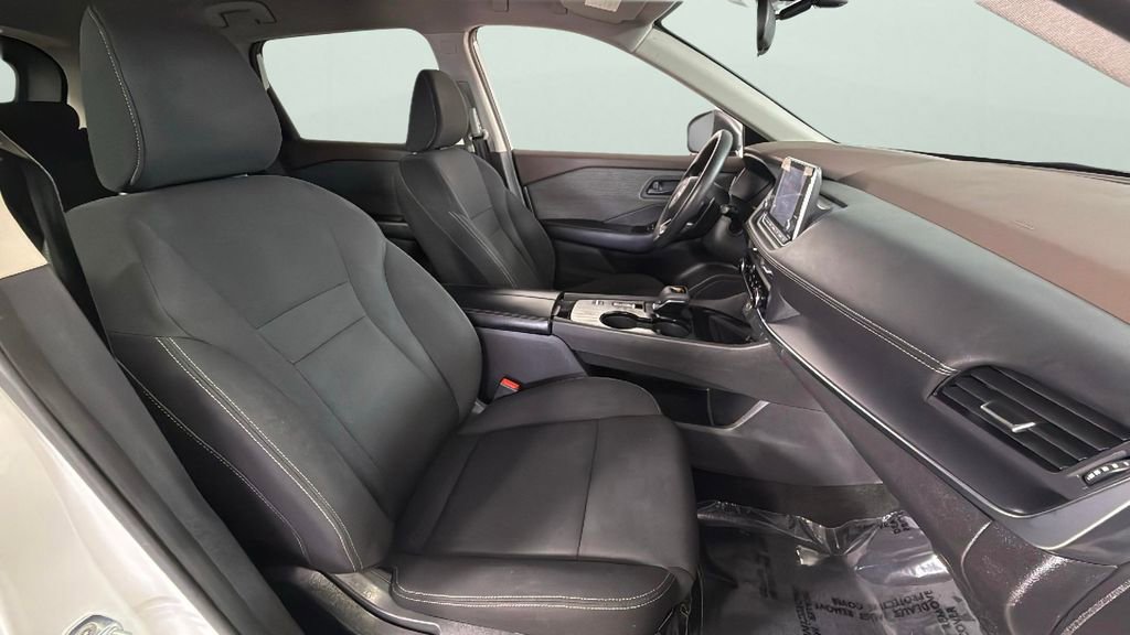 Used 2023 Nissan Rogue S image 33