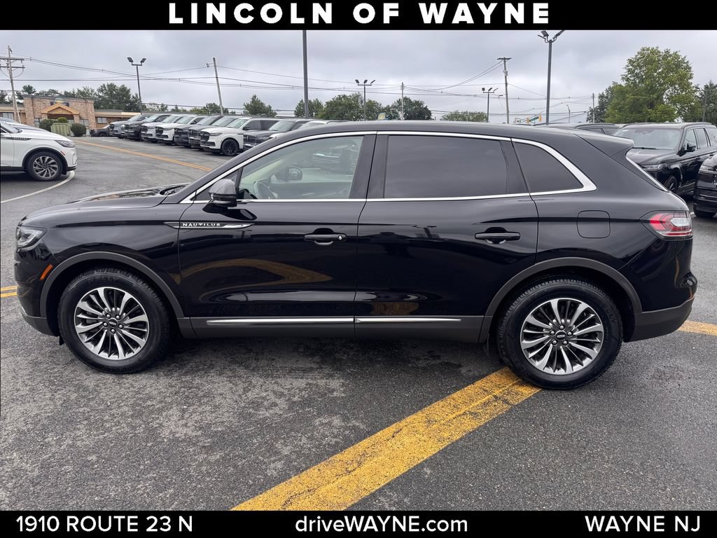 Certified 2022 Lincoln Nautilus AWD w/ Premium Package image 2