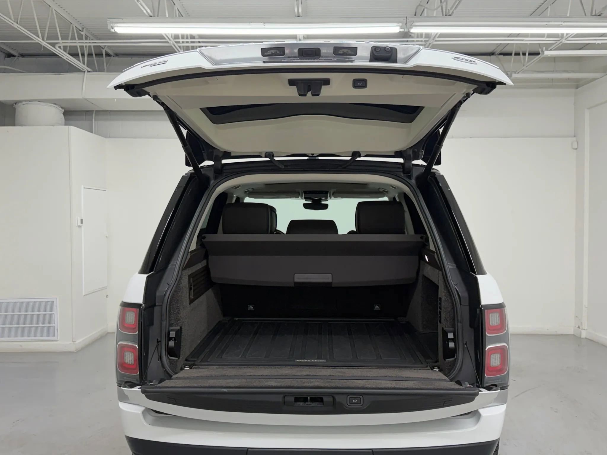 Used 2020 Land Rover Range Rover HSE AWD/4WD image 37