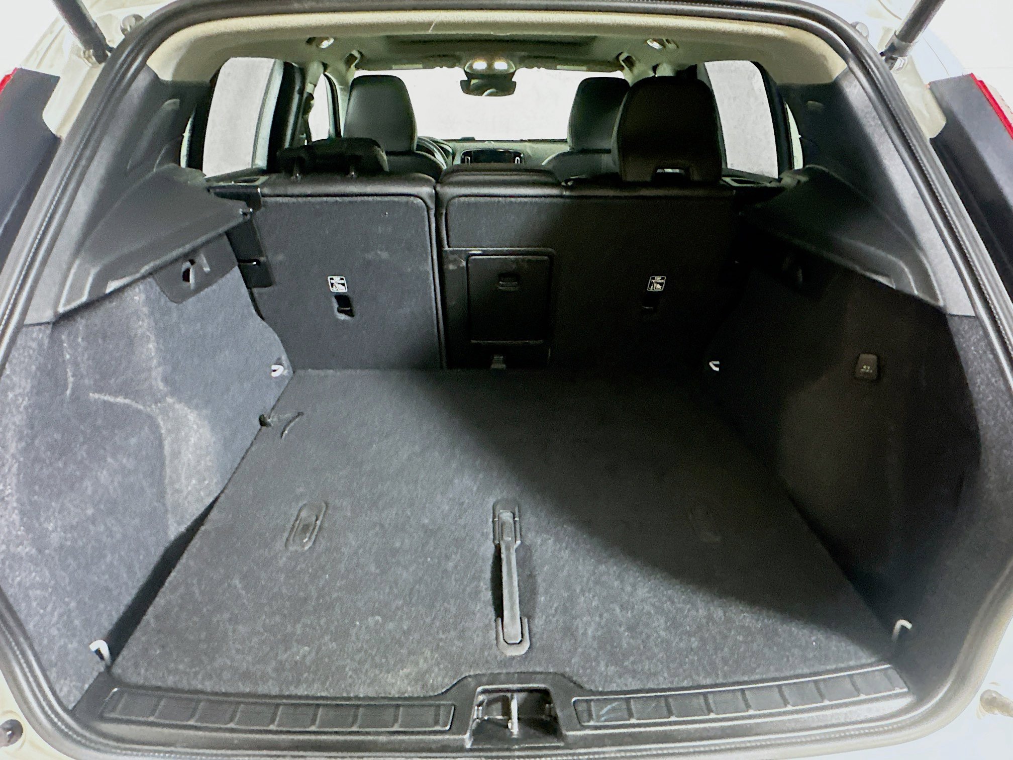 Used 2024 Volvo XC40 B5 Plus w/ Climate Package image 32