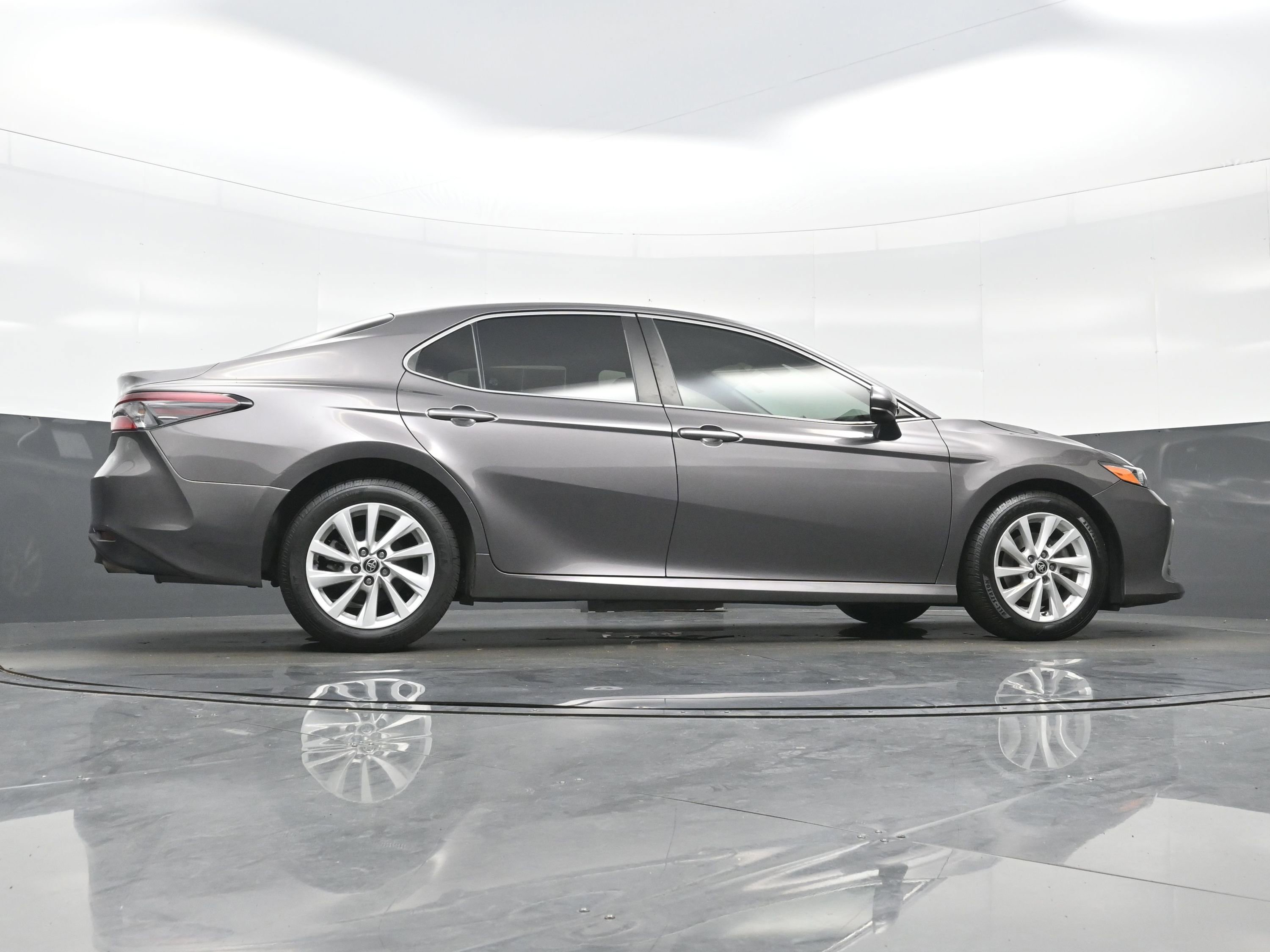 Used 2022 Toyota Camry LE FWD image 31