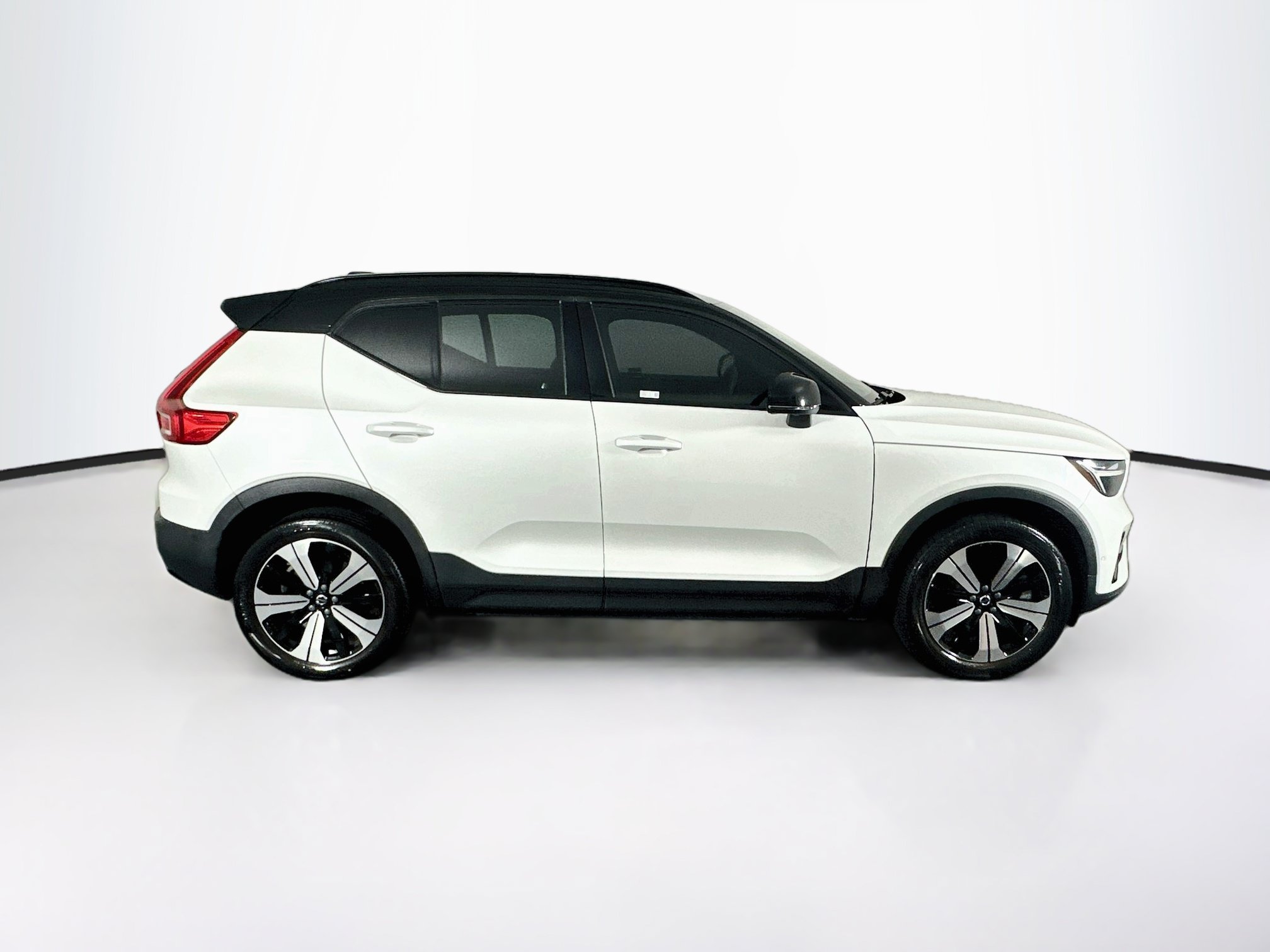Used 2023 Volvo XC40 Recharge Plus AWD/4WD image 10