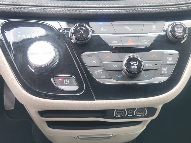 Used 2023 Chrysler Pacifica Touring-L FWD image 15