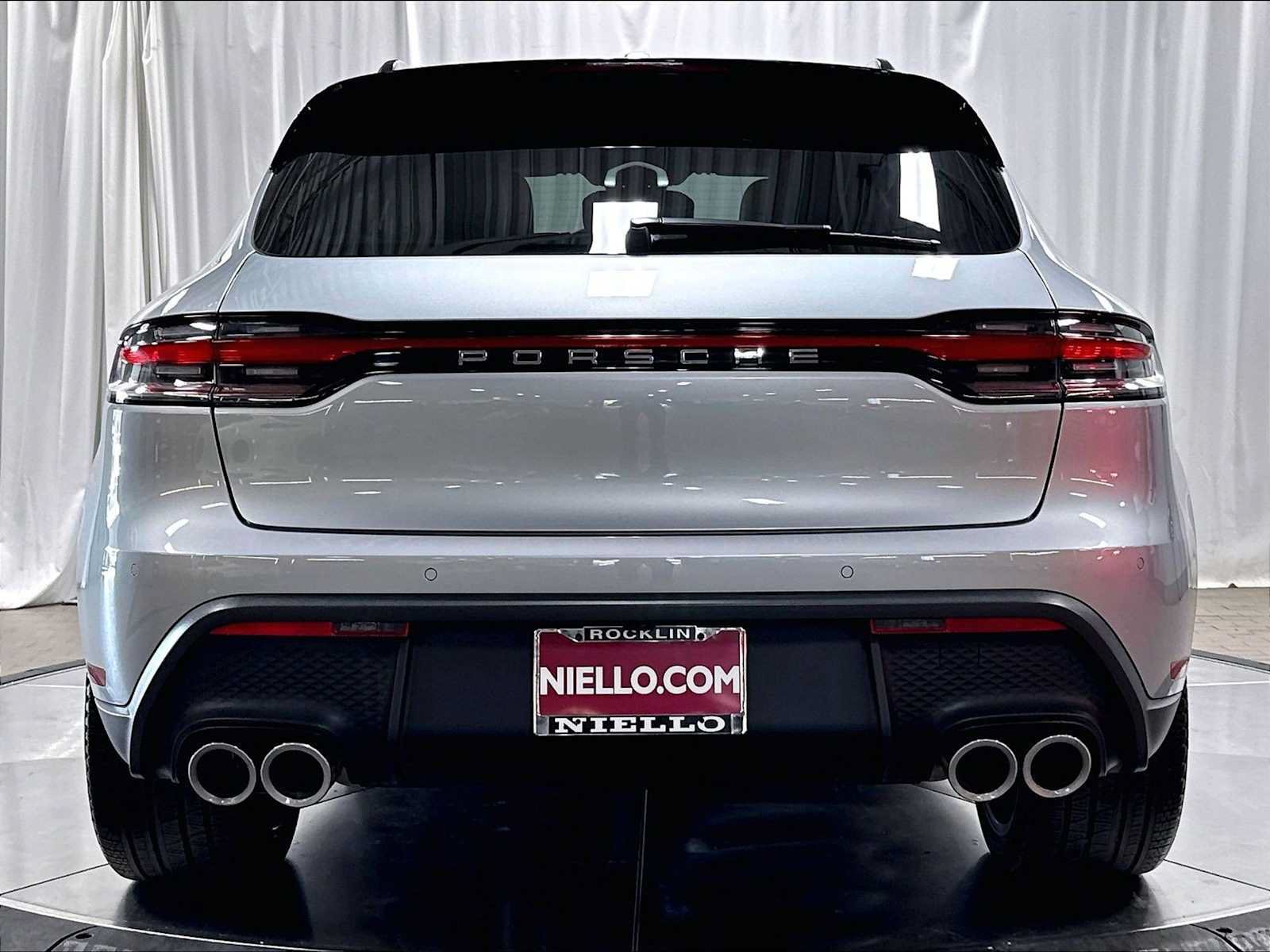 Used 2026 Porsche Macan AWD/4WD image 9