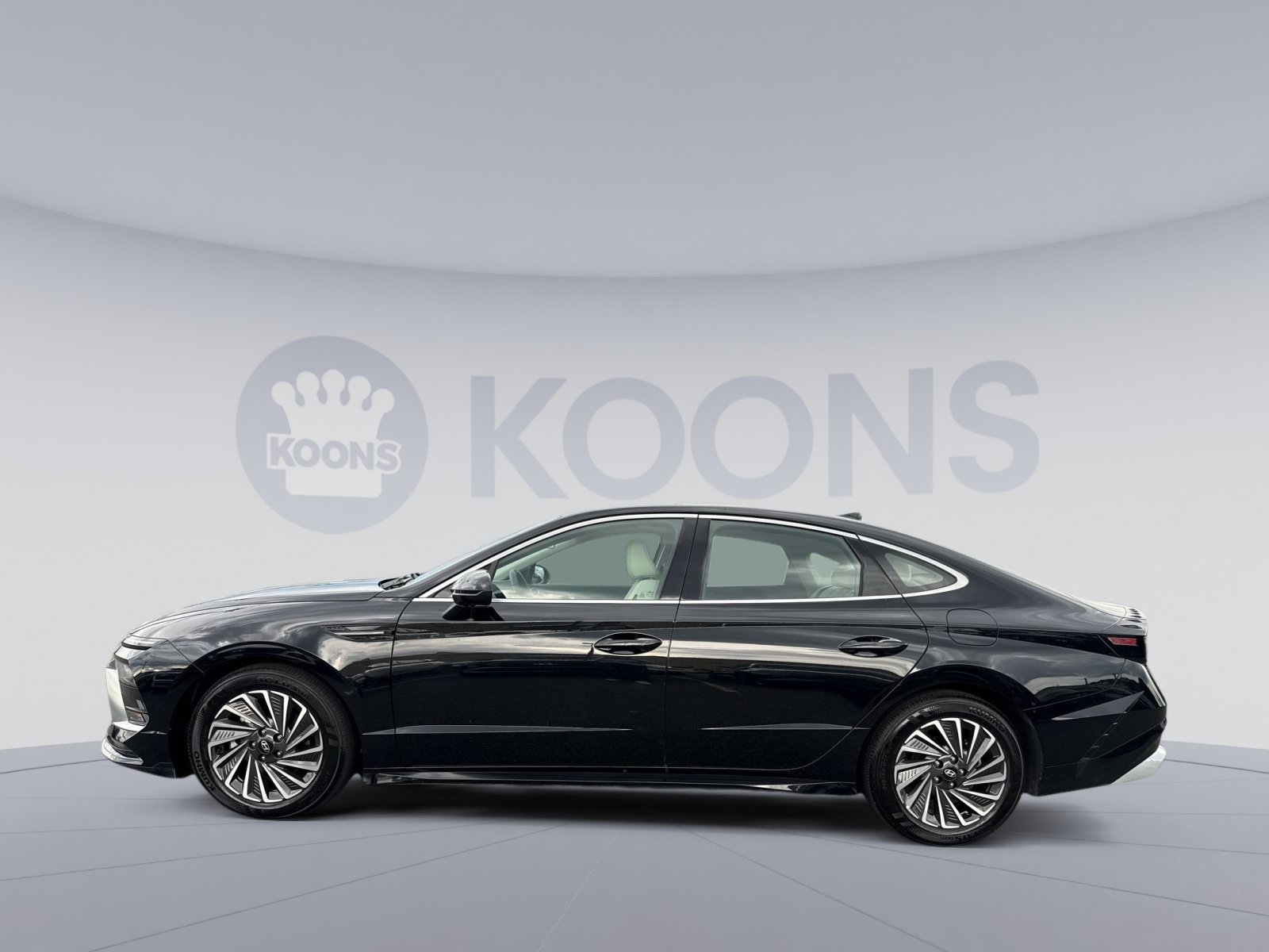 Used 2025 Hyundai Sonata SEL FWD image 2