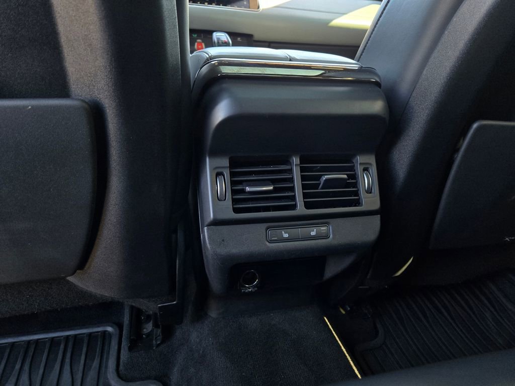 Used 2020 Land Rover Range Rover Evoque R-Dynamic SE image 32