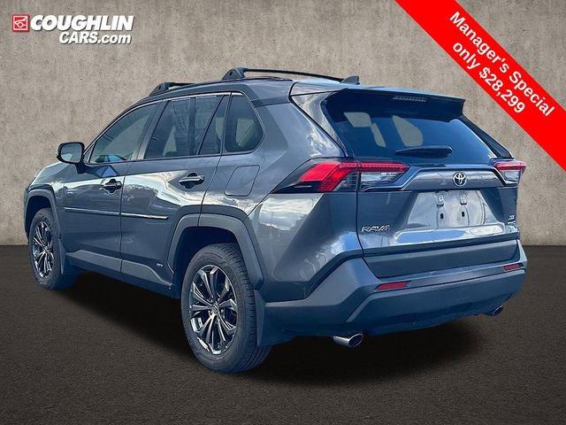Used 2022 Toyota RAV4 XLE Premium image 5
