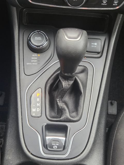Used 2019 Jeep Cherokee Latitude w/ Cold Weather Group AWD/4WD image 33