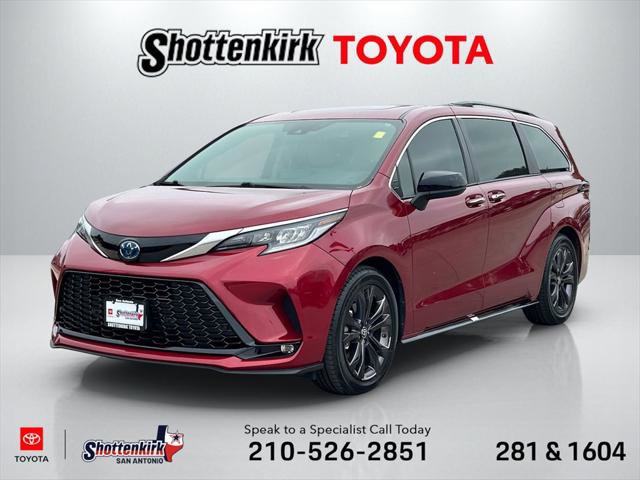 Certified 2022 Toyota Sienna XSE image 1