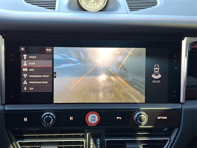 Used 2025 Porsche Macan image 24