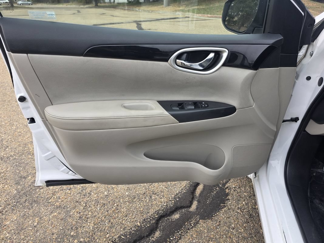 Used 2016 Nissan Sentra SV w/ Style Package FWD image 13
