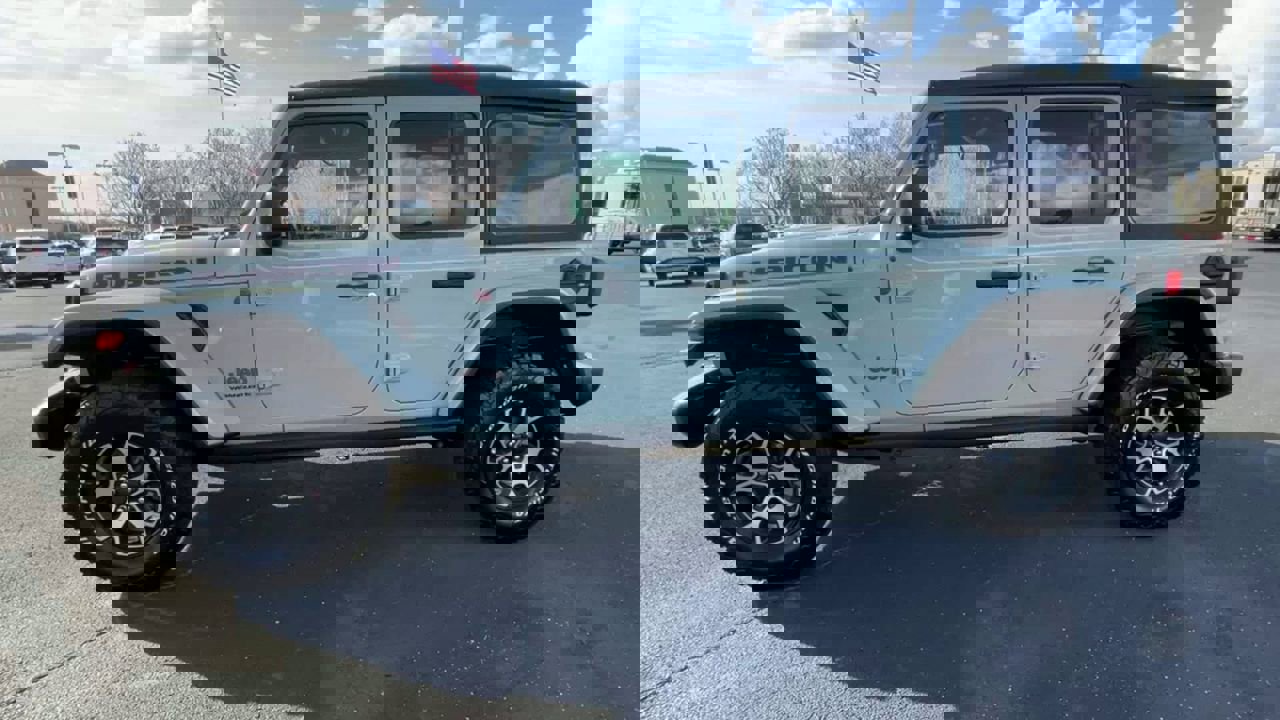 Used 2023 Jeep Wrangler Unlimited Rubicon w/ Cold Weather Group image 5