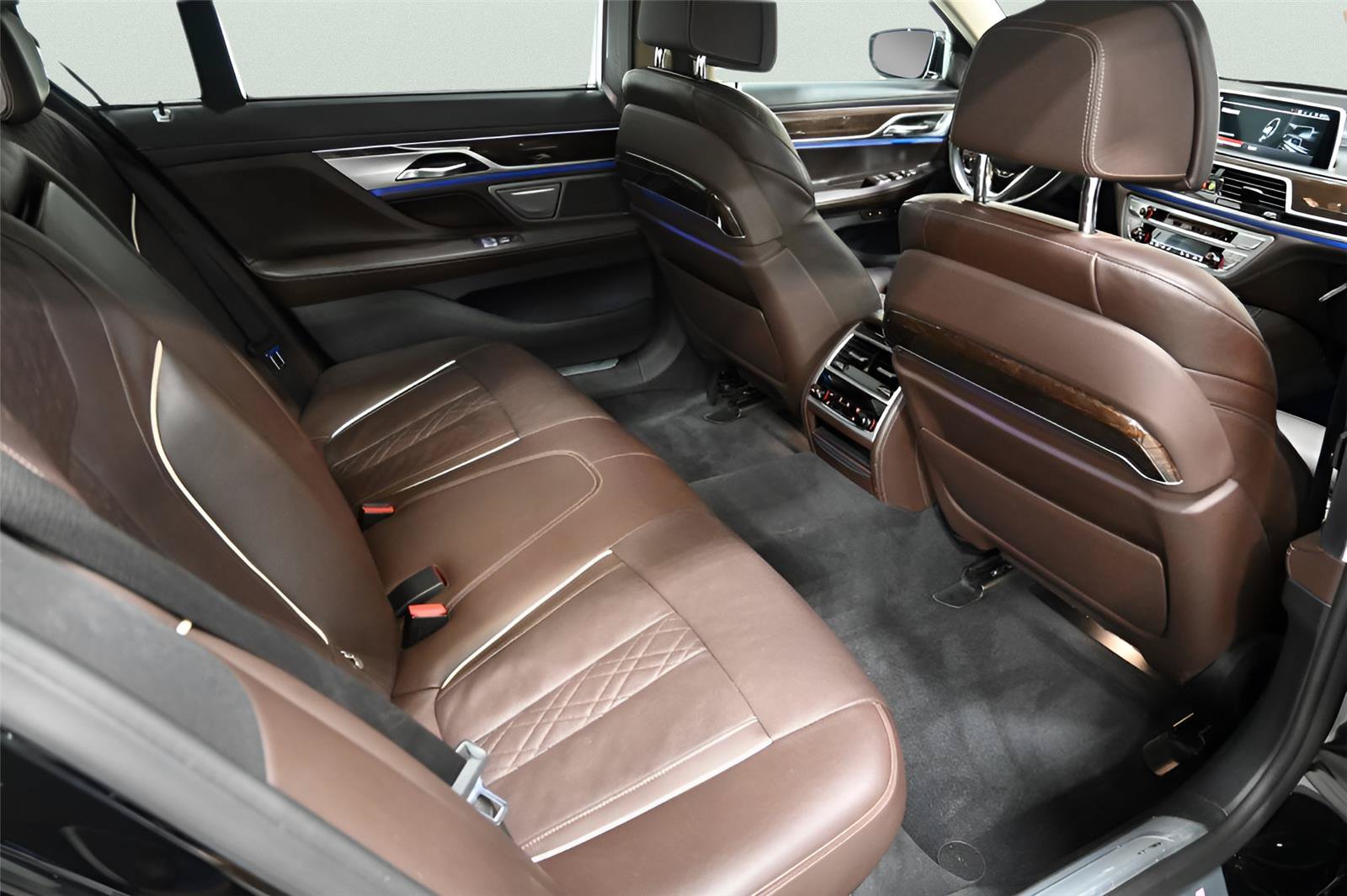 Used 2020 BMW 740i xDrive w/ Premium Package AWD/4WD image 18