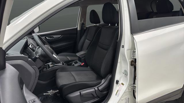 Used 2017 Nissan Rogue S image 9