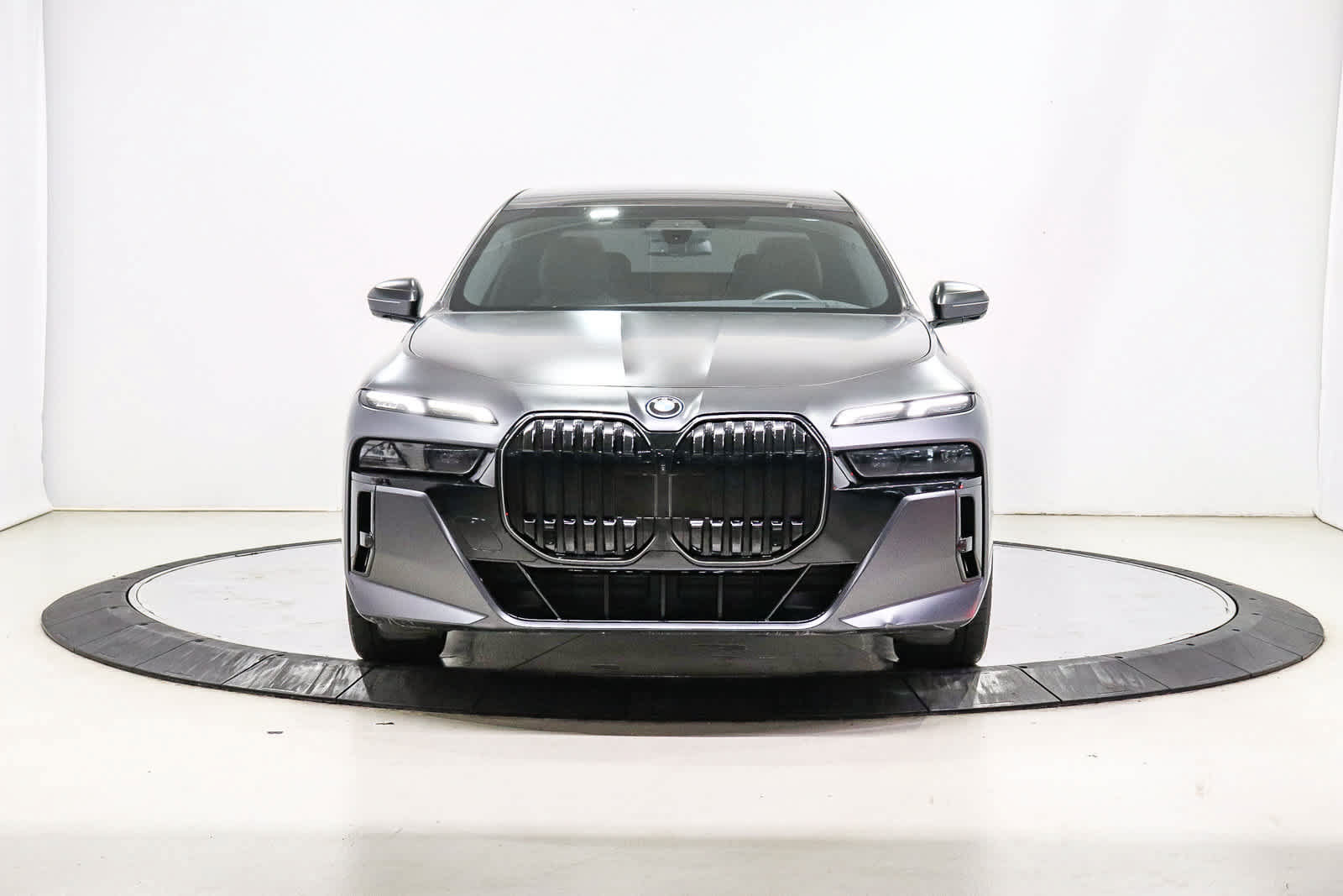 Used 2025 BMW i7 eDrive50 w/ M Sport Package RWD image 6