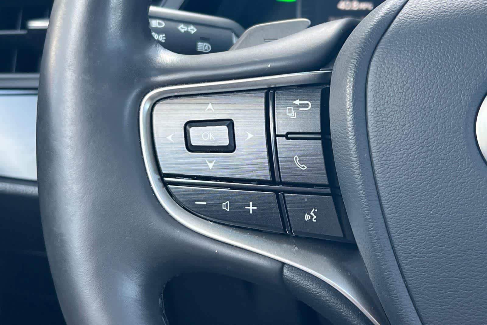 Used 2025 Lexus ES 300h w/ Premium Package FWD image 30