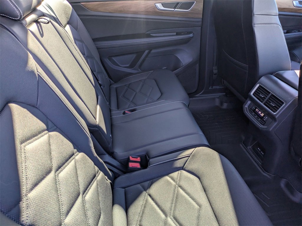 Used 2024 Volkswagen Atlas SE image 33
