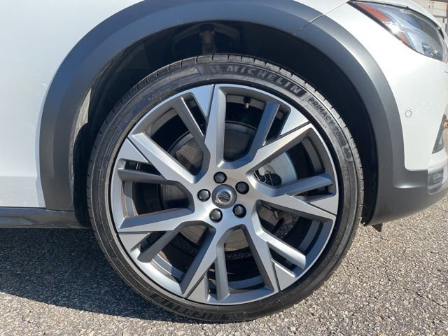 Certified 2025 Volvo V90 B6 Cross Country Ultra w/ Climate Package AWD/4WD image 8