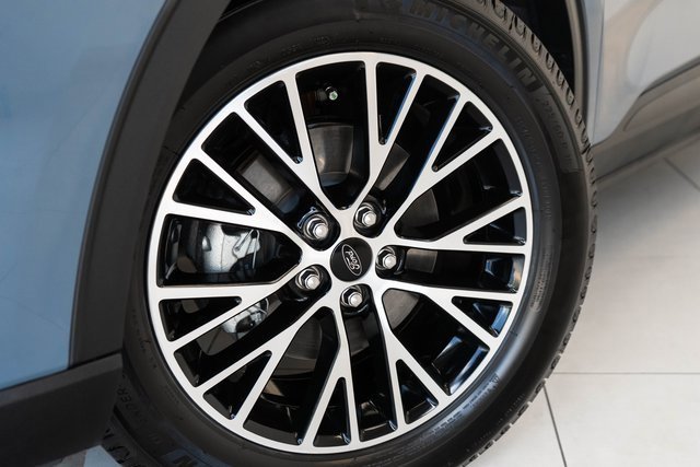 Used 2023 Ford Escape SE image 2