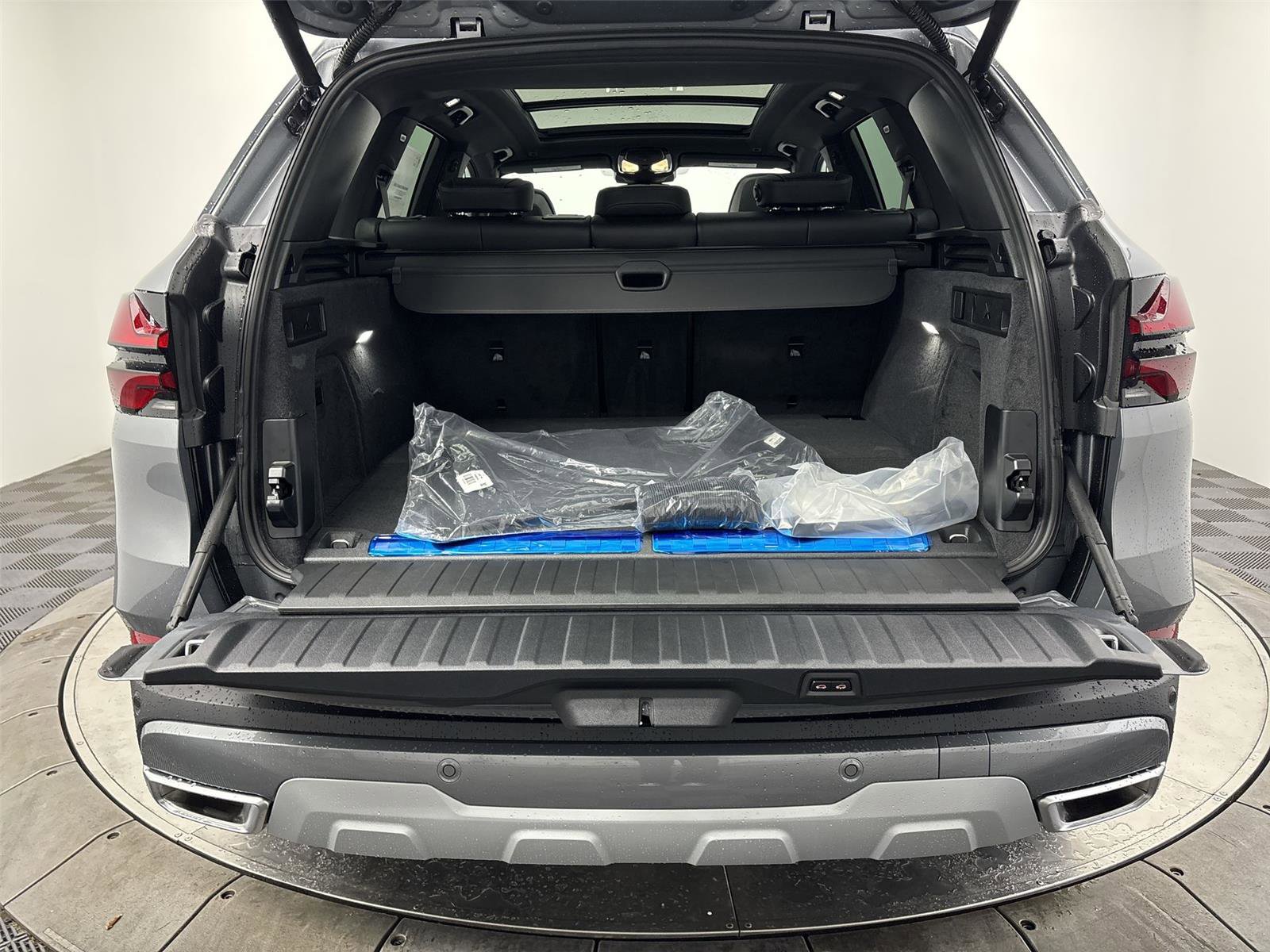 New 2026 BMW X5 xDrive50e w/ Climate Comfort Package image 21