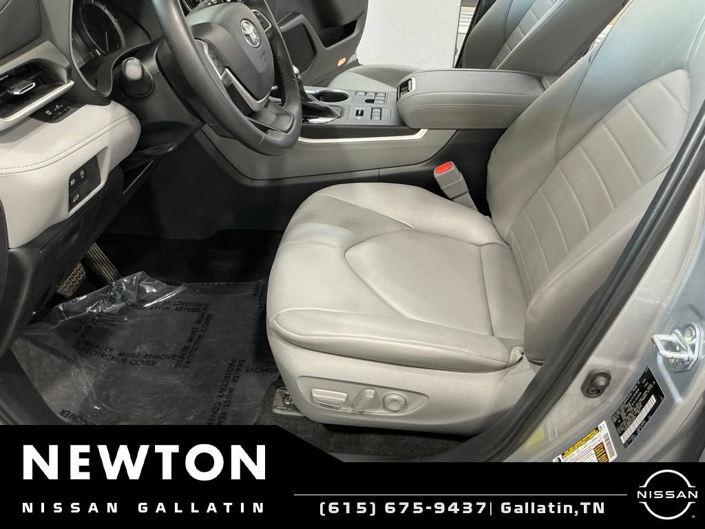 Used 2024 Toyota Highlander XLE AWD/4WD image 15
