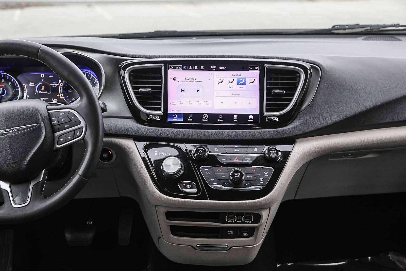 Used 2022 Chrysler Pacifica Touring-L image 13