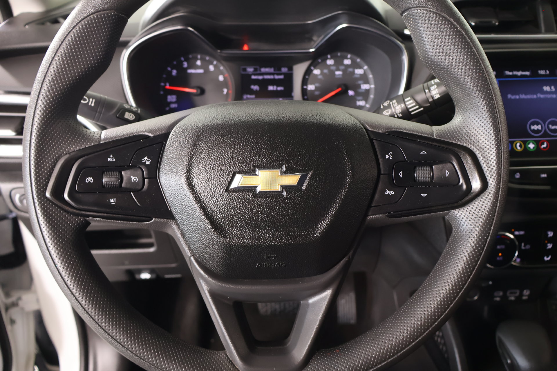 Used 2022 Chevrolet TrailBlazer LT w/ Convenience Package FWD image 3